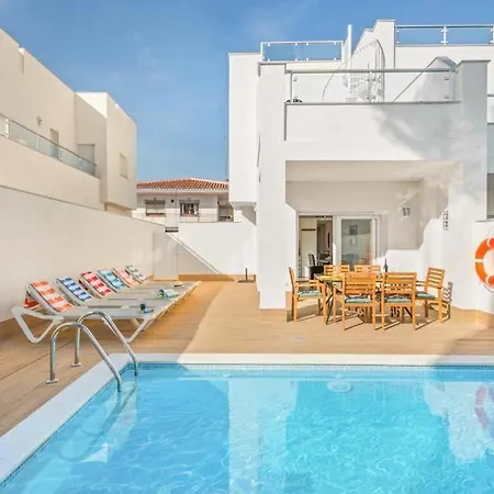 Villa Sleeps 6 Pool Air Con Wifi *