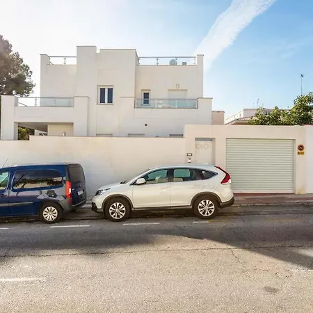 Sleeps 6 Pool Air Con Wifi * Nerja