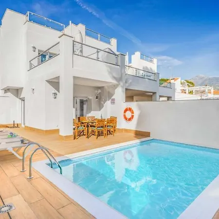 Sleeps 6 Pool Air Con Wifi Nerja
