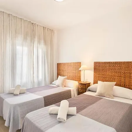 Villa Sleeps 6 Pool Air Con Wifi