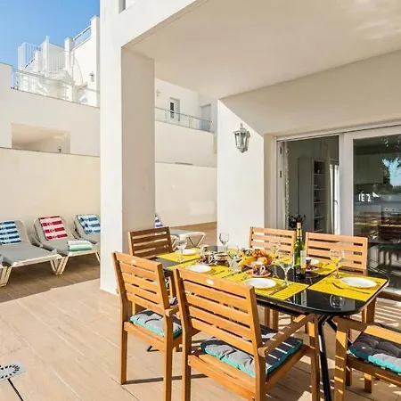Sleeps 6 Pool Air Con Wifi