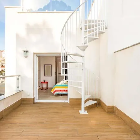 Sleeps 6 Pool Air Con Wifi